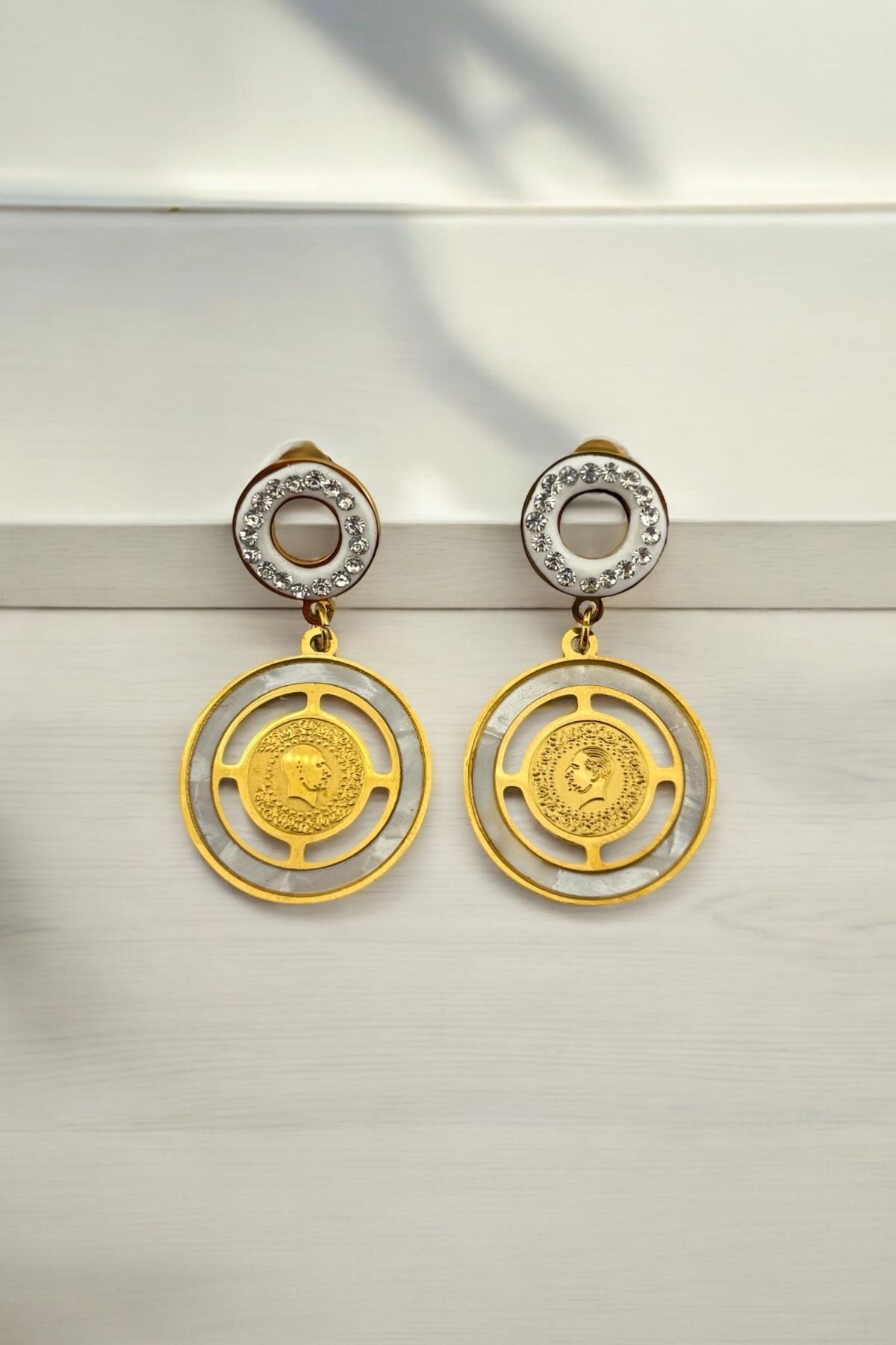 Çeyrek Altınlı Taşlı Premium Paslanmaz Solmaz Çelik Küpe