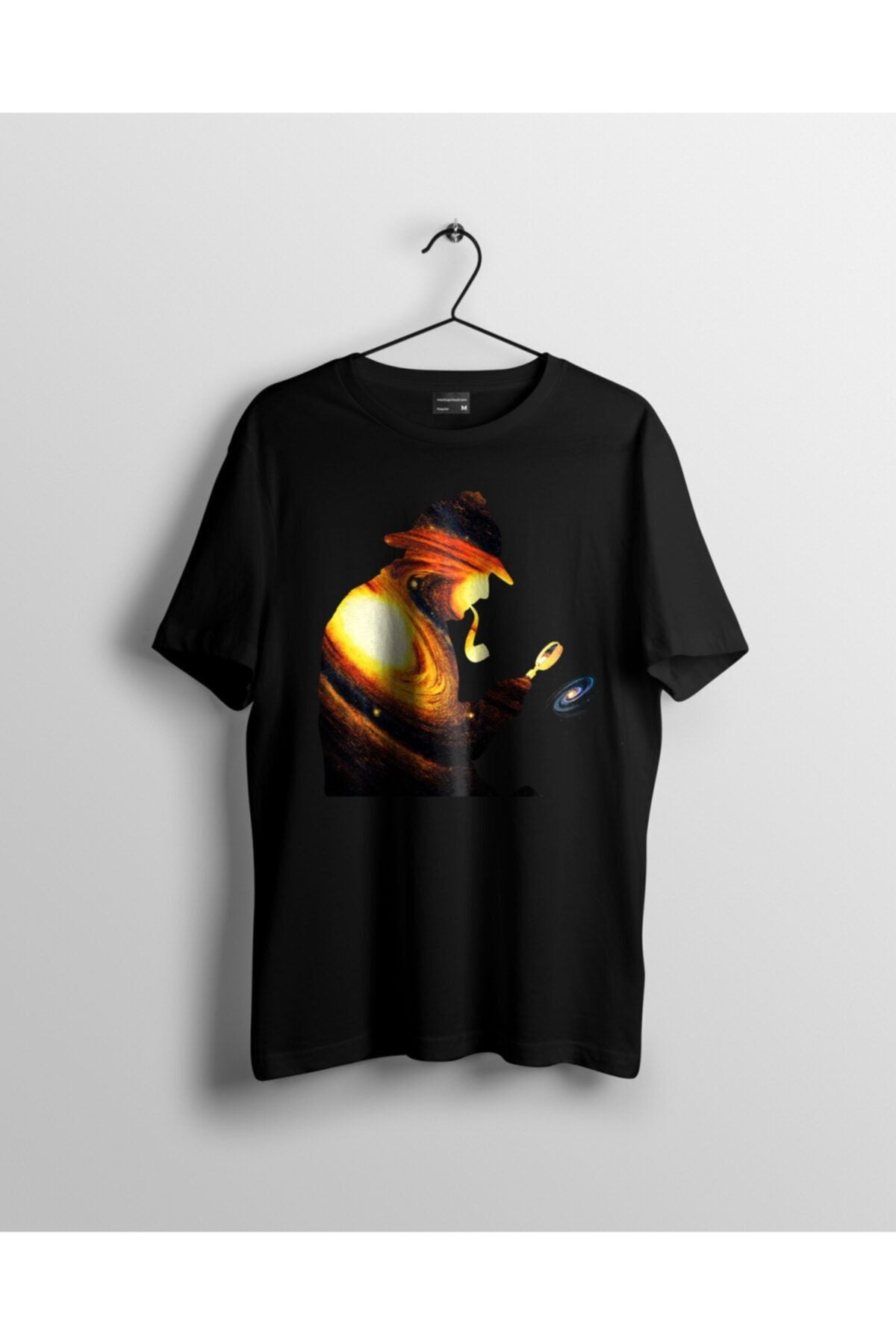 Unisex Siyah Gezegenleri Büyüteçiyle Inceleyen Adam Baskılı Tshirt